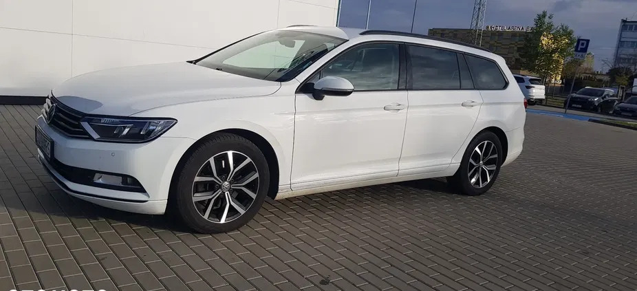 Volkswagen Passat cena 75000 przebieg: 75000, rok produkcji 2018 z Gdańsk małe 154